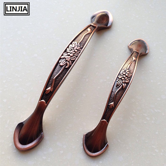 Hot selling red bronze carved handle classical solid wardrobe door handle European style antique pastoral overall cabinet drawer handle