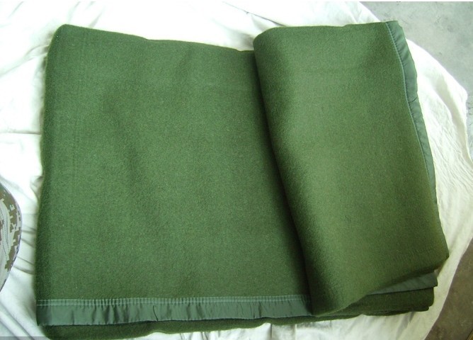 Outdoor green blanket wool blanket new band edge (2000g blanket)