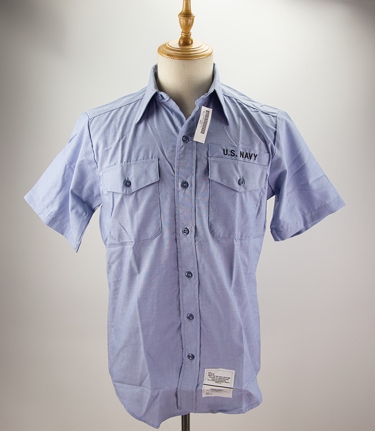 The U.S. military issued a military version of the NAVY working short-sleeved shirt brand new stock