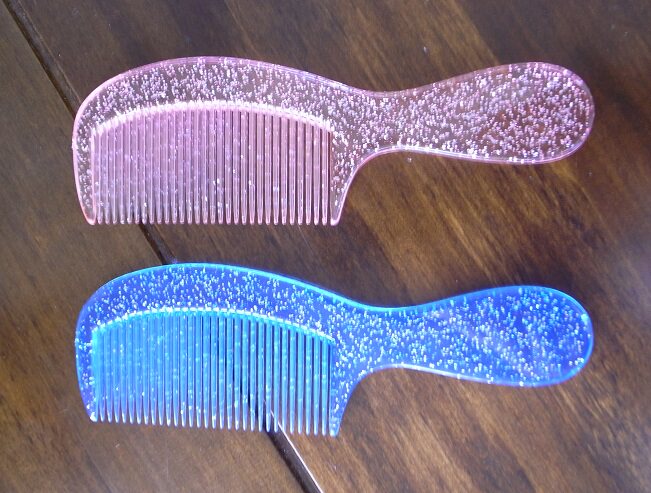 Japan makes child safety comb light weight suitable for baby's own use of attached dust cover