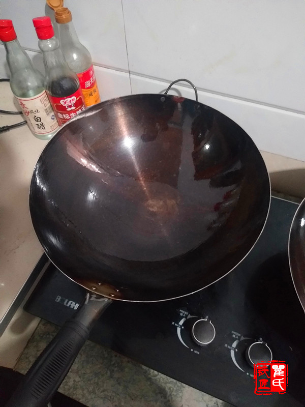 Qu's no coating does not stick to the old round bottom cooked iron pan liquefied gas frying pan home without rusting frying pan