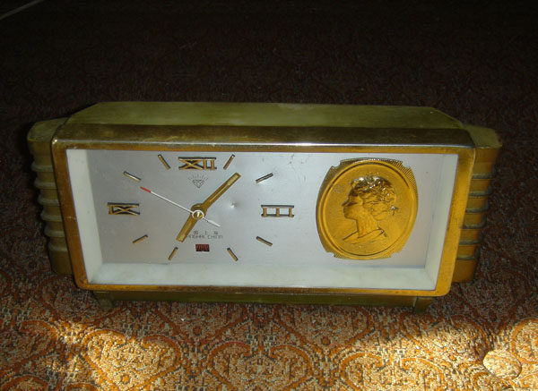 Nostalgia Old object copper core metal alarm on string clock film and television shooting props set decoration