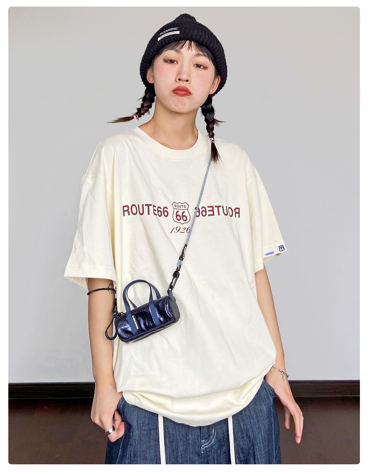 Futuristic metal series mini bag lightweight hanging neck side backpack silver crossbody mobile phone bag fashionable Silver - กระเป๋าแมสเซนเจอร์ - เส้นใยสังเคราะห์ สีเงิน