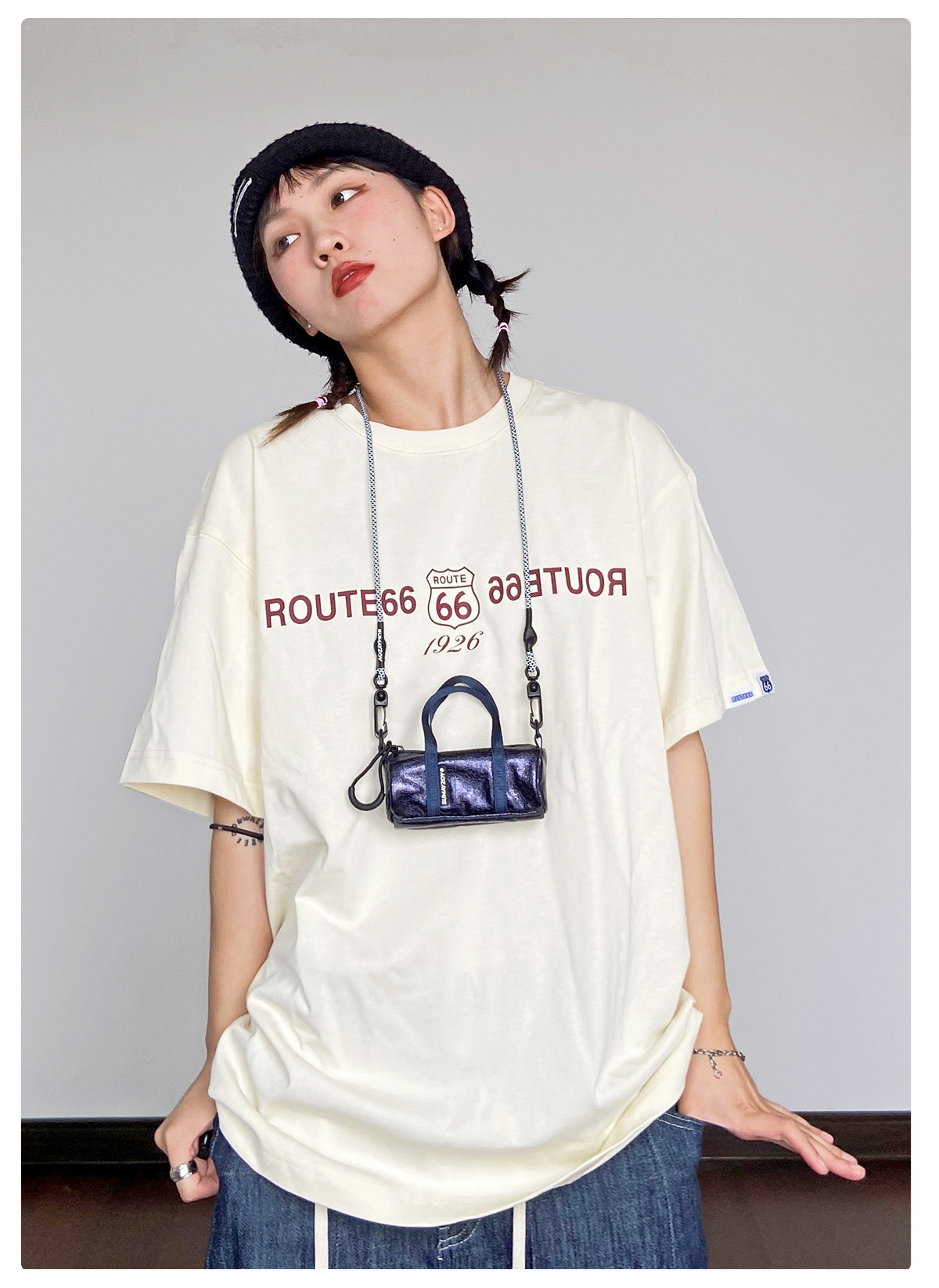 Futuristic metal series mini bag lightweight hanging neck side backpack silver crossbody mobile phone bag fashionable Silver - กระเป๋าแมสเซนเจอร์ - เส้นใยสังเคราะห์ สีเงิน