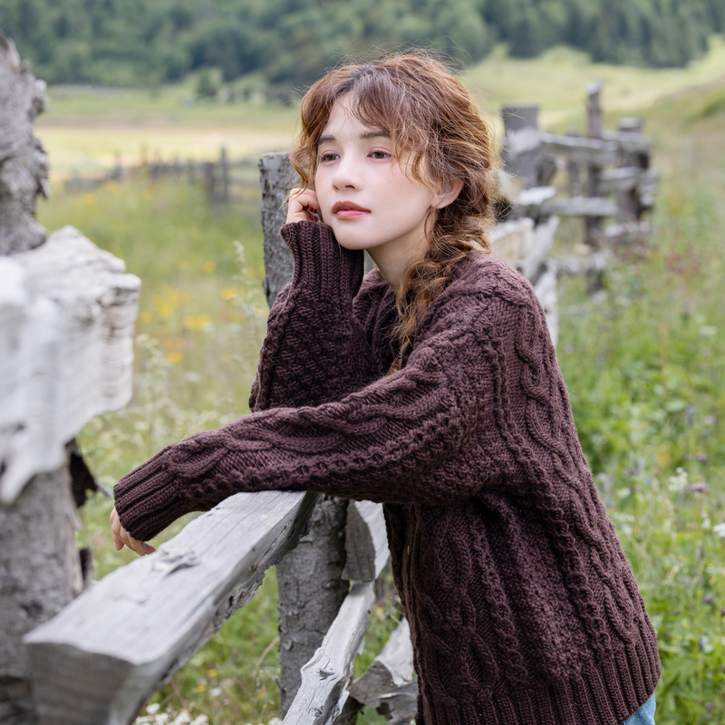 Hand-Knitted Cable Sweater Coat, Dark Brown, Loose Fit, Artistic, Nordic Retro, Chunky Knit, Japanese Style, Niche Travel Hand-Knitted Cable Sweater Coat, Dark Brown, Loose Fit, Artistic, Nordic Retro, Chunky Knit, Japanese Style, Niche Travel