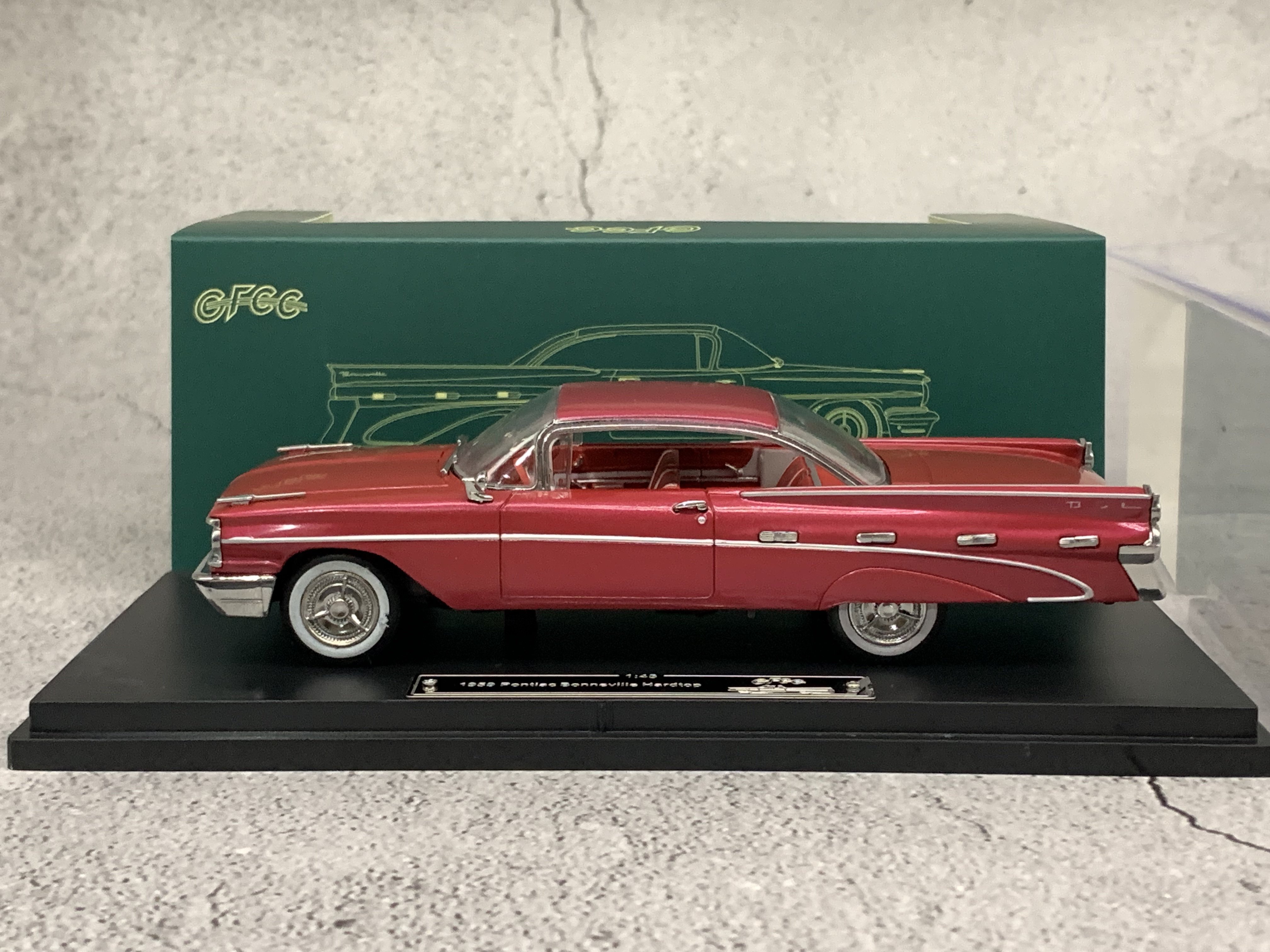 Miniature Pontiac Bonneville 1959 1/43 – Vert Métal (Neuf)