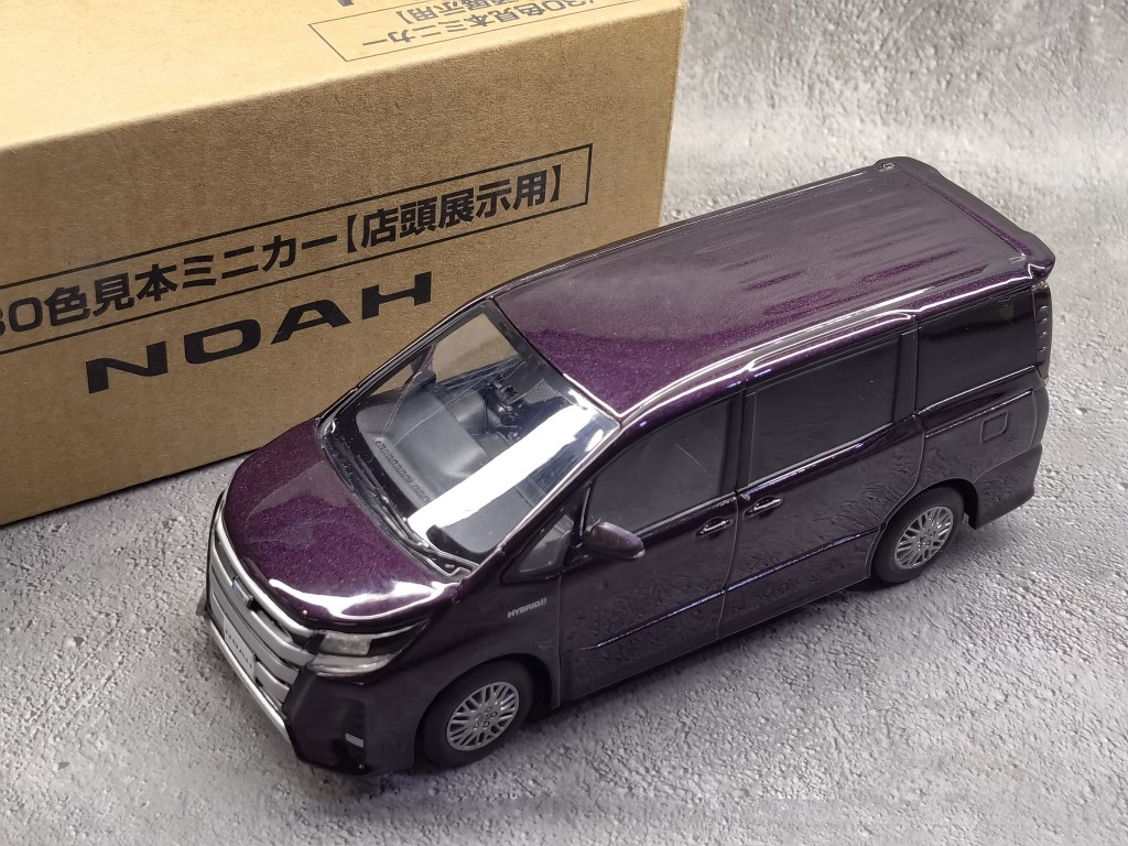 1/30 Toyota NOAH Simulation MPV Alloy Collection Car Model