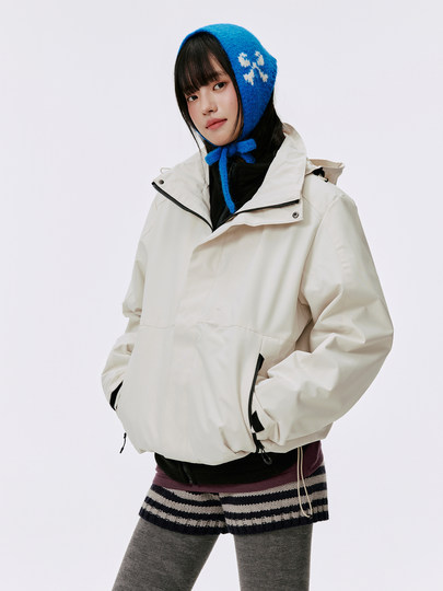 Burgenland chaqueta tres en uno para mujer Otoño e Invierno 2025 nueva chaqueta con capucha desmontable para exteriores de tres pruebas a la moda