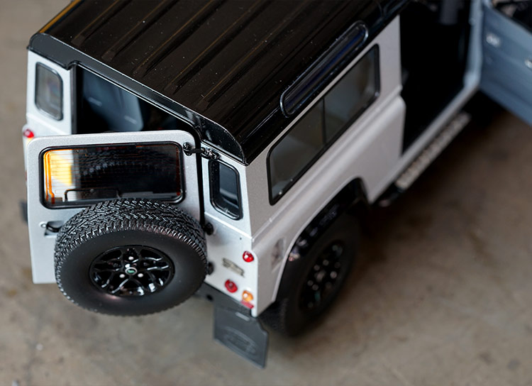Tương tự như hầu hết Real18 1:18 AR Land Rover Defender D90 Phiên bản kỷ niệm tĩnh mô hình xe tải hino