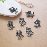 1 маленькая бронзовая роза