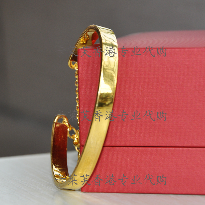 It takes 40 days for Hong Kong's Chow Tai Foo special cabinet carfu bracelet to be made