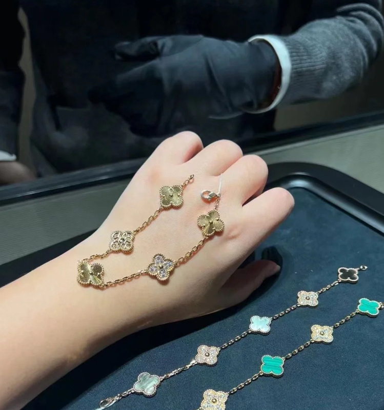 Vca Van Cleef & Arpels Limited Edition Alhambra Gold Laser Diamond Five-Flower Bracelet for Women Vcarp4Kn00