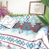 Японский ретро современный и минималистичный диван, этнический ковер