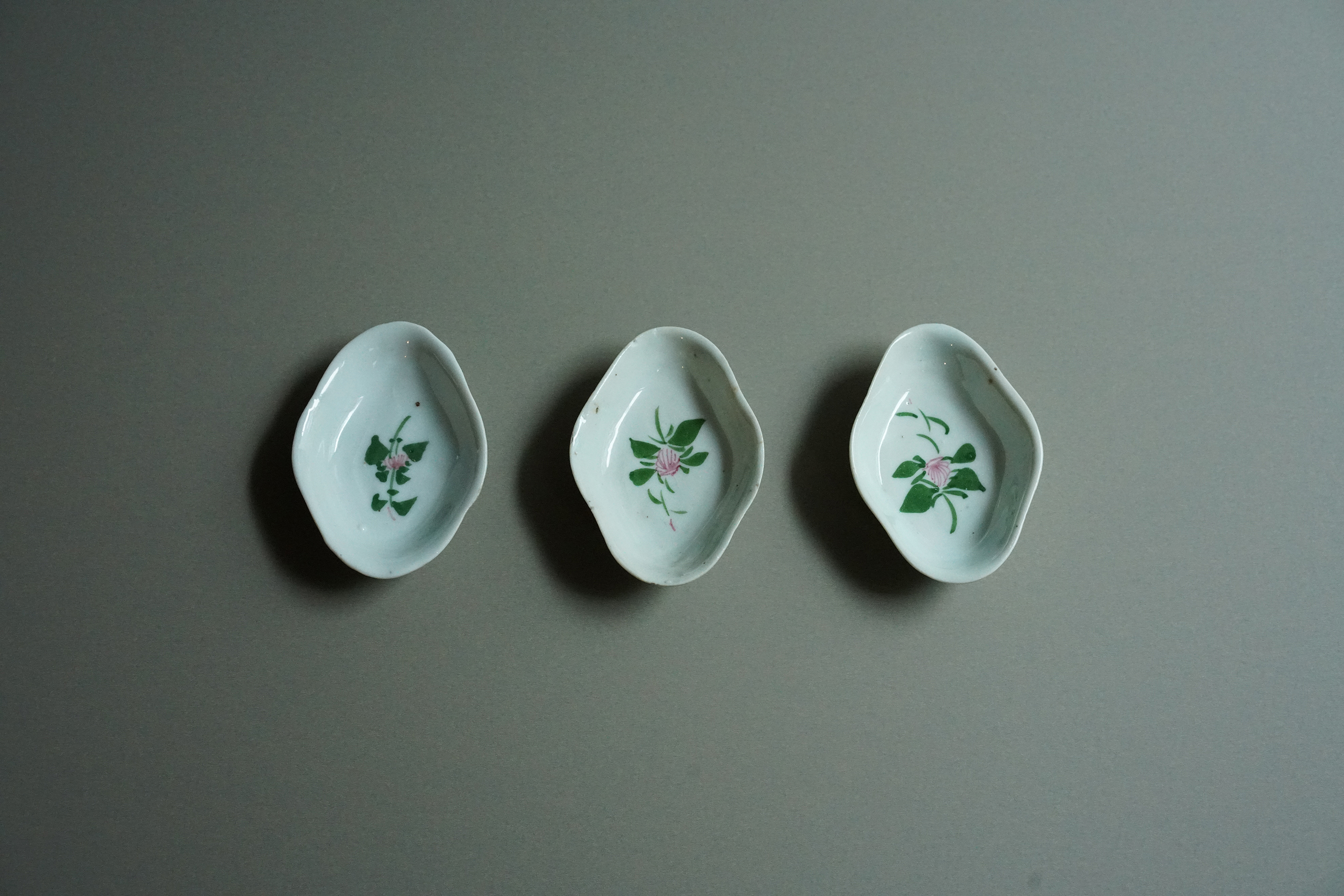 The pen-washing small plate of the Jinzhan study room is used to copy the scriptures and calligraphy pen to lick the old plate of the Republic of China