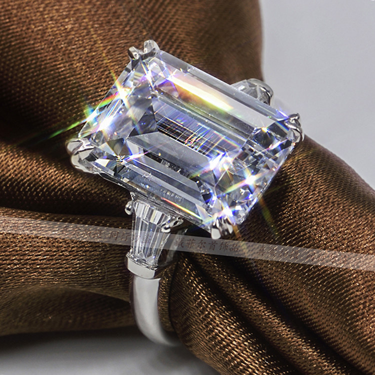 Hai Rui Emerald Rock Sugar Diamond Ring 18K Platinum Imported Moissanite Diamond Ring Women's Ring Personality Wedding Ring Winston