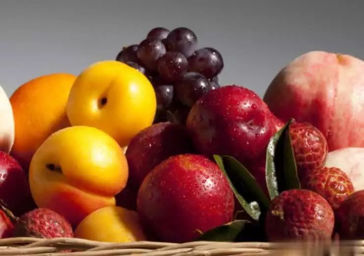 入冬后不论贫富，多吃这5种水果，润肺降燥美容还不上火 