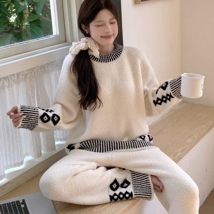 Thickened Half-Velvet Pajamas for Women, New Autumn and Winter Style, Simple and Warm, Towel Coral Velvet Loungewear, Can Be Worn Outside, Set