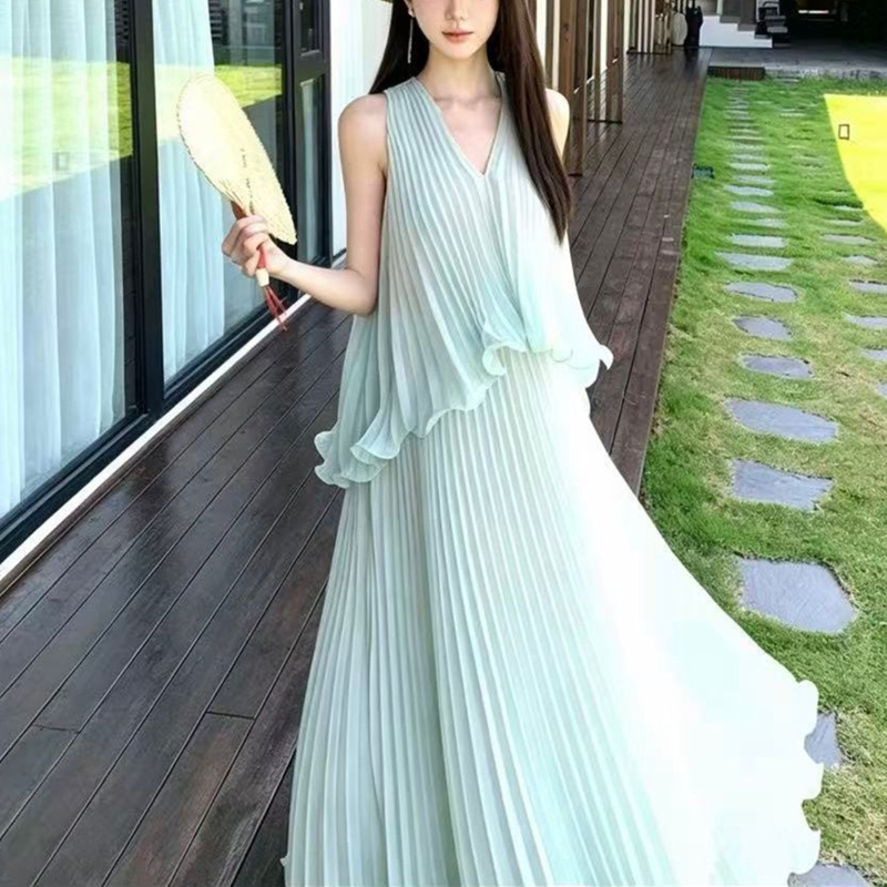 French-Style, Unique and Non-Repetitive Vacation-Style Mint Green Sleeveless Dress for Women, Summer V-Neck Pleated Slimming Long Dress with Elegant Temperament French-Style, Unique and Non-Repetitive Vacation-Style Mint Green Sleeveless Dress for Women, Summer V-Neck Pleated Slimming Long Dress with Elegant Temperament