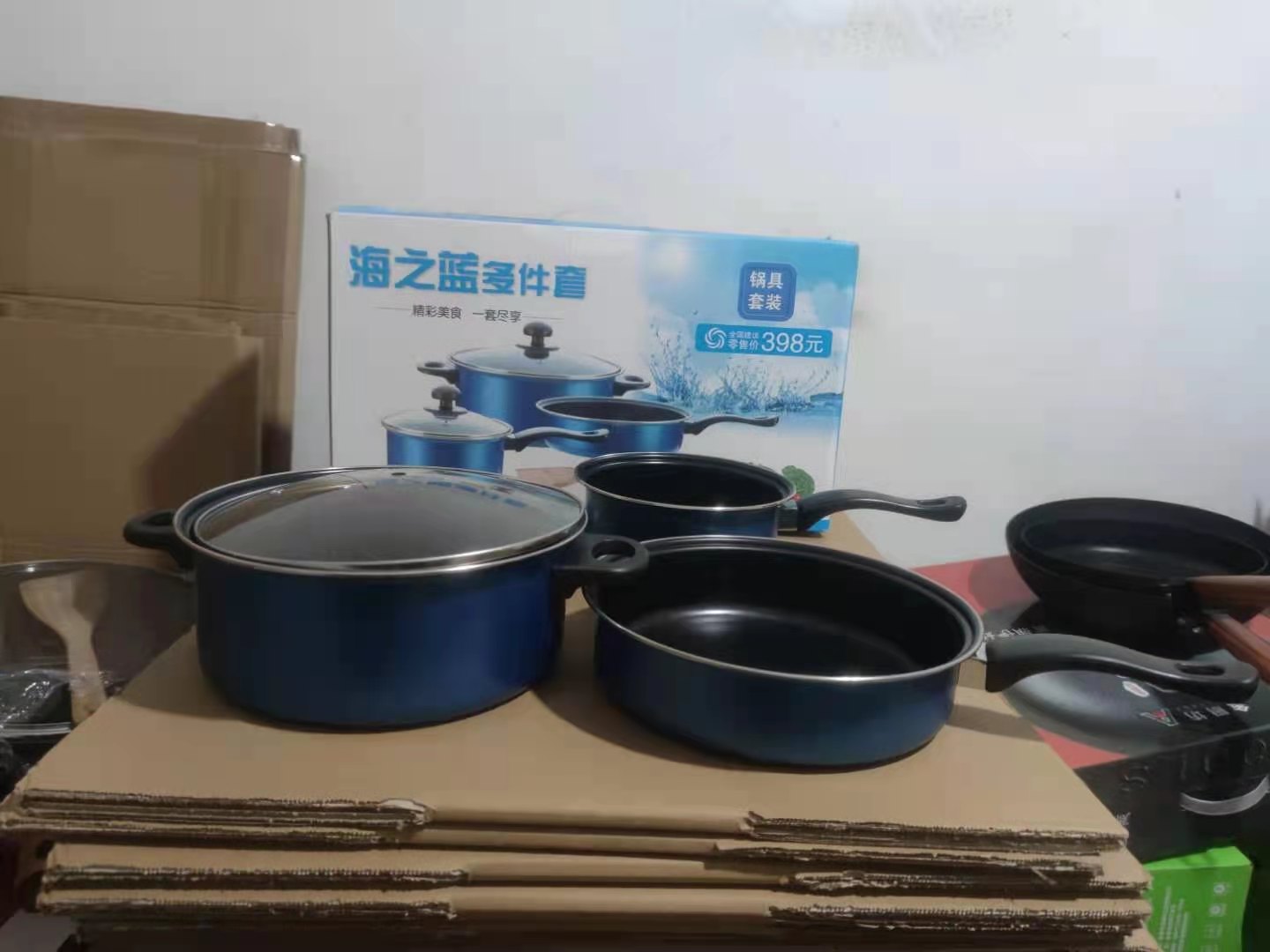 022 golden blue not stained with pan with three sets of frying pan Saucepan Milk Pan 4 Pieces Suit Home Good Gift Wooden Spoon