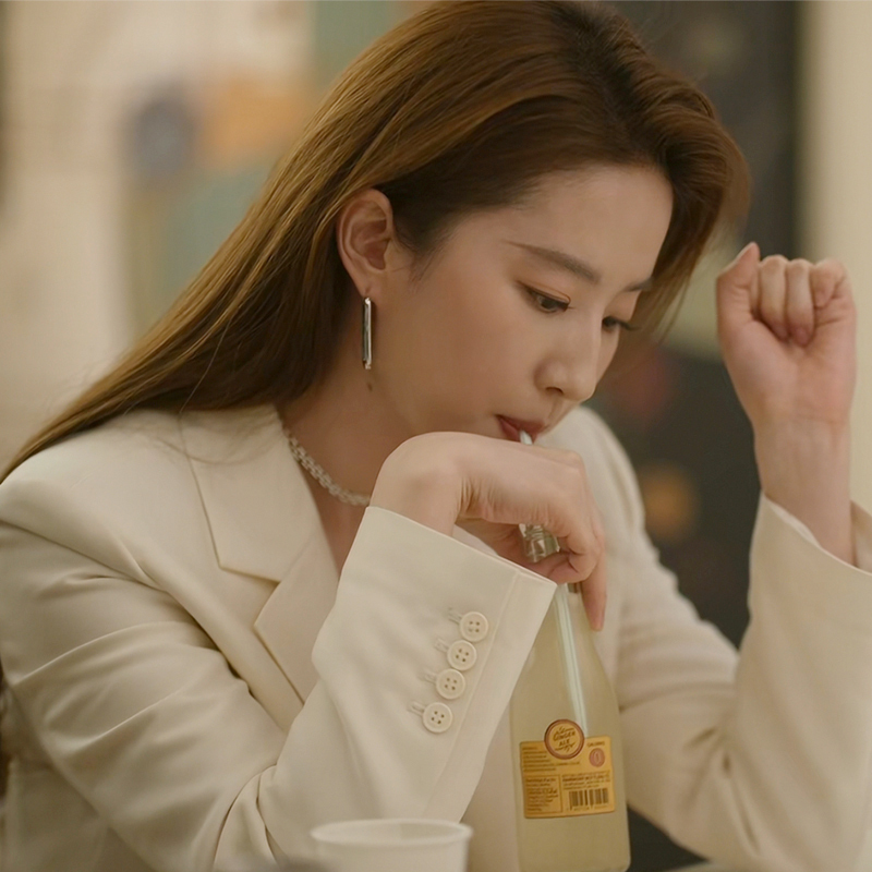 Off-White Blazer, Elegant Ladylike Mid-Length Style with Notched Lapel, Two-Button Casual Suit, Similar to Liu Yifei's Style Off-White Blazer, Elegant Ladylike Mid-Length Style with Notched Lapel, Two-Button Casual Suit, Similar to Liu Yifei's Style