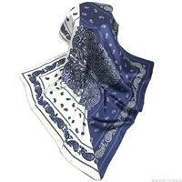 Синий и белый кешью