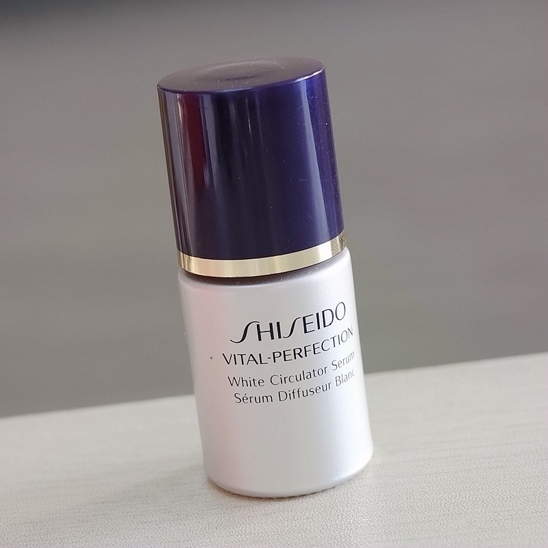 Value 330 Gifted with Viper emeralds Emerald White Fine China Liquid 10ml Net Spotted White Gold whitening Anti-Old