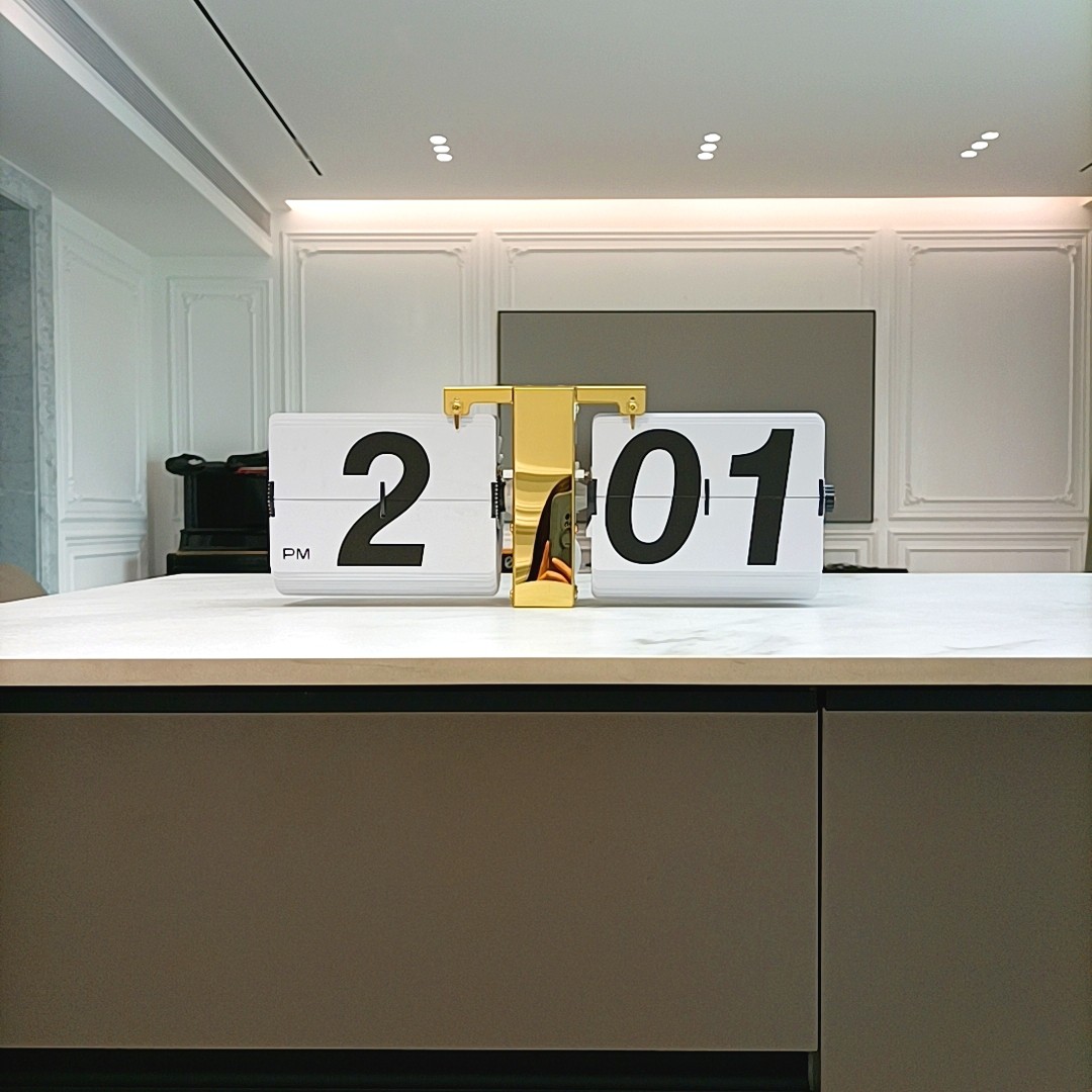 European-style retro large single-hanging automatic page-turning clock living room modern minimalist desktop fashion desk clock home decoration wall clock