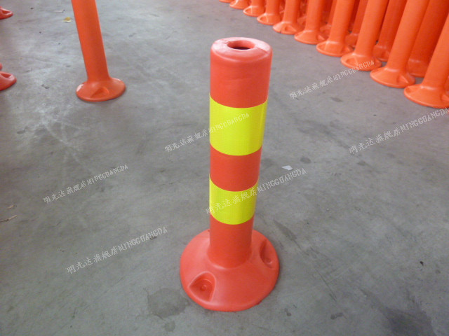 The new EVA 50 cm isolation column induced column at the intersection of the transportation facility is warning column reflective column elastic column