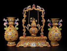 Винтажные предметы обихода из золота 金器，珍藏掐丝鎏金镶宝石葫芦瓶摆件一套