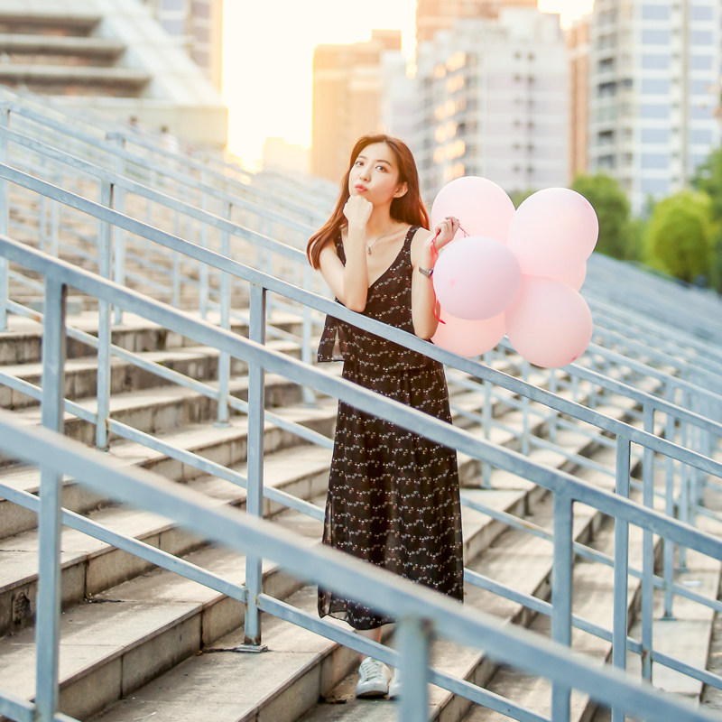 Wuhan with filming children's parent-child Full family Foodtourism and filming about personal writing True Foreign View Birthday Banquet Will Be Filmed