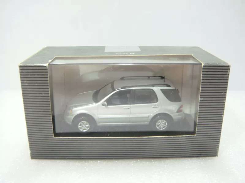 [原包 1:43 MERCEDES-BENZ ML KLASSE SUV 奔驰吉普车越野车]