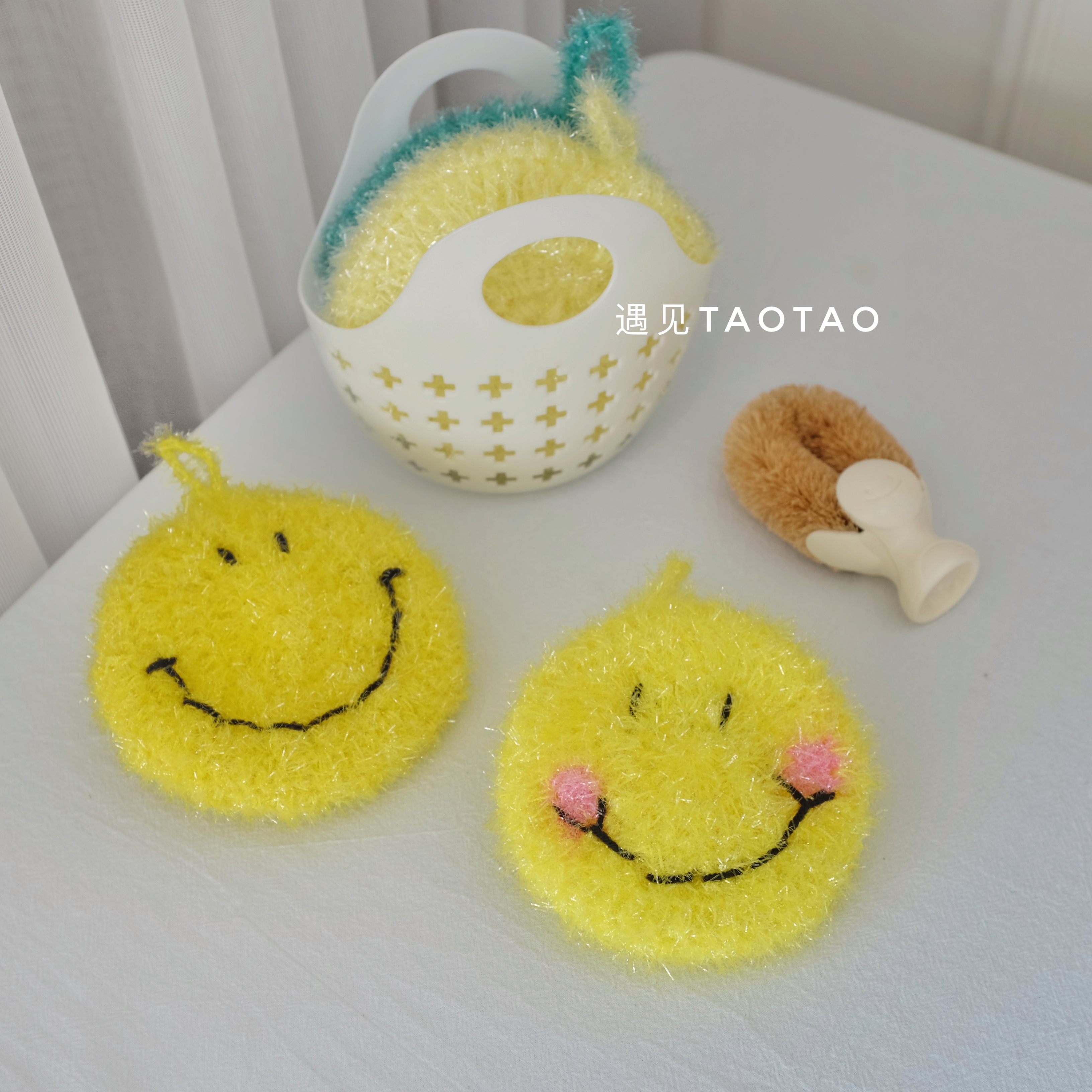 Meet the TaoTao) Cute smiley face dishwashing towel housework trumpet cleaning ball pan brushed cleaning brush Coconut Palm Brush