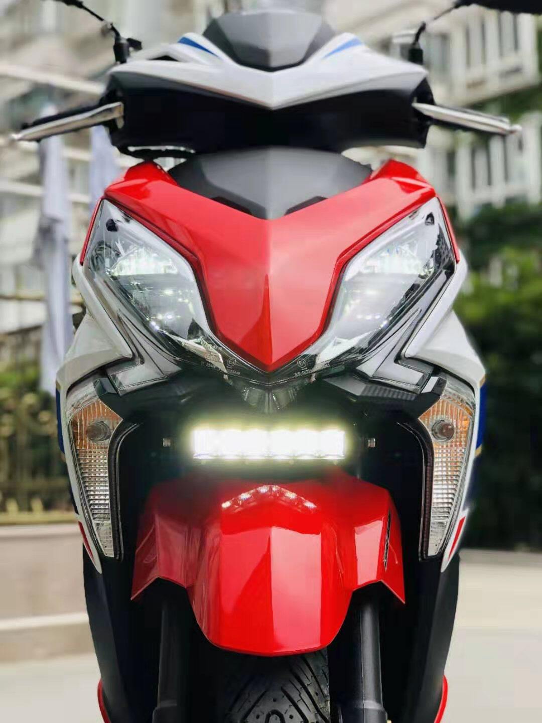 Suitable for Sundiro Honda SDH125T-31-37 split row RX125 modified LED living room light auxiliary night spot light