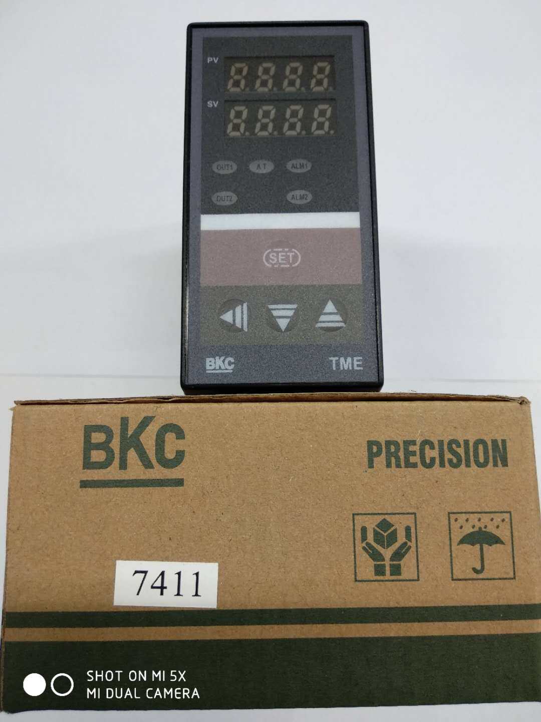 Yuyao BKC TME 7411Z intelligent temperature control meter PID control large stock