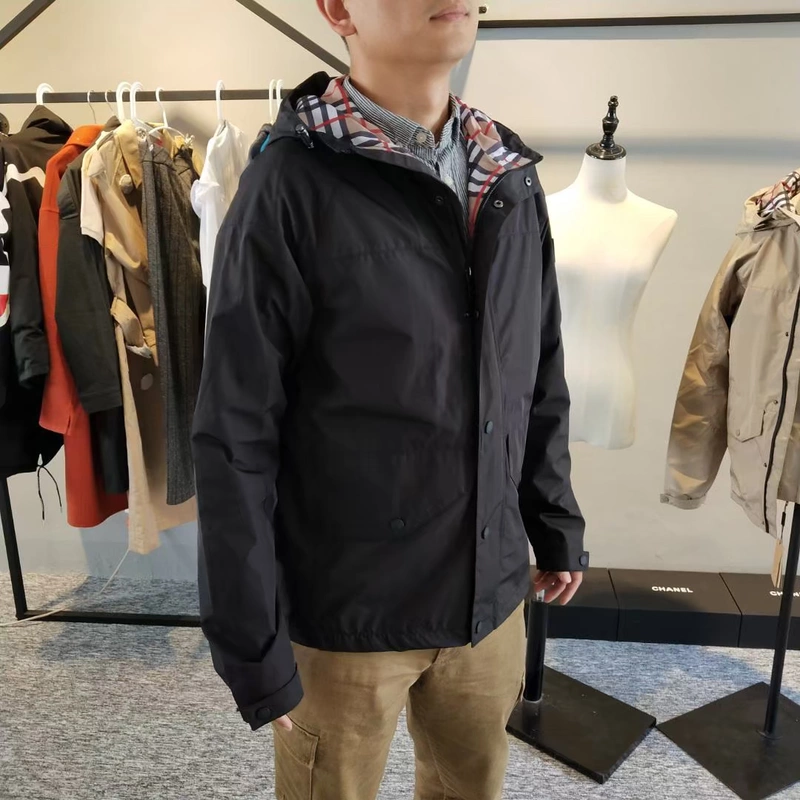 Quạt nam Chunqiu Windbreaker Cổ điển Kẻ sọc Lining Tính khí Cổ điển Không thấm nước Vải trùm đầu ngắn áo gió mỏng nam