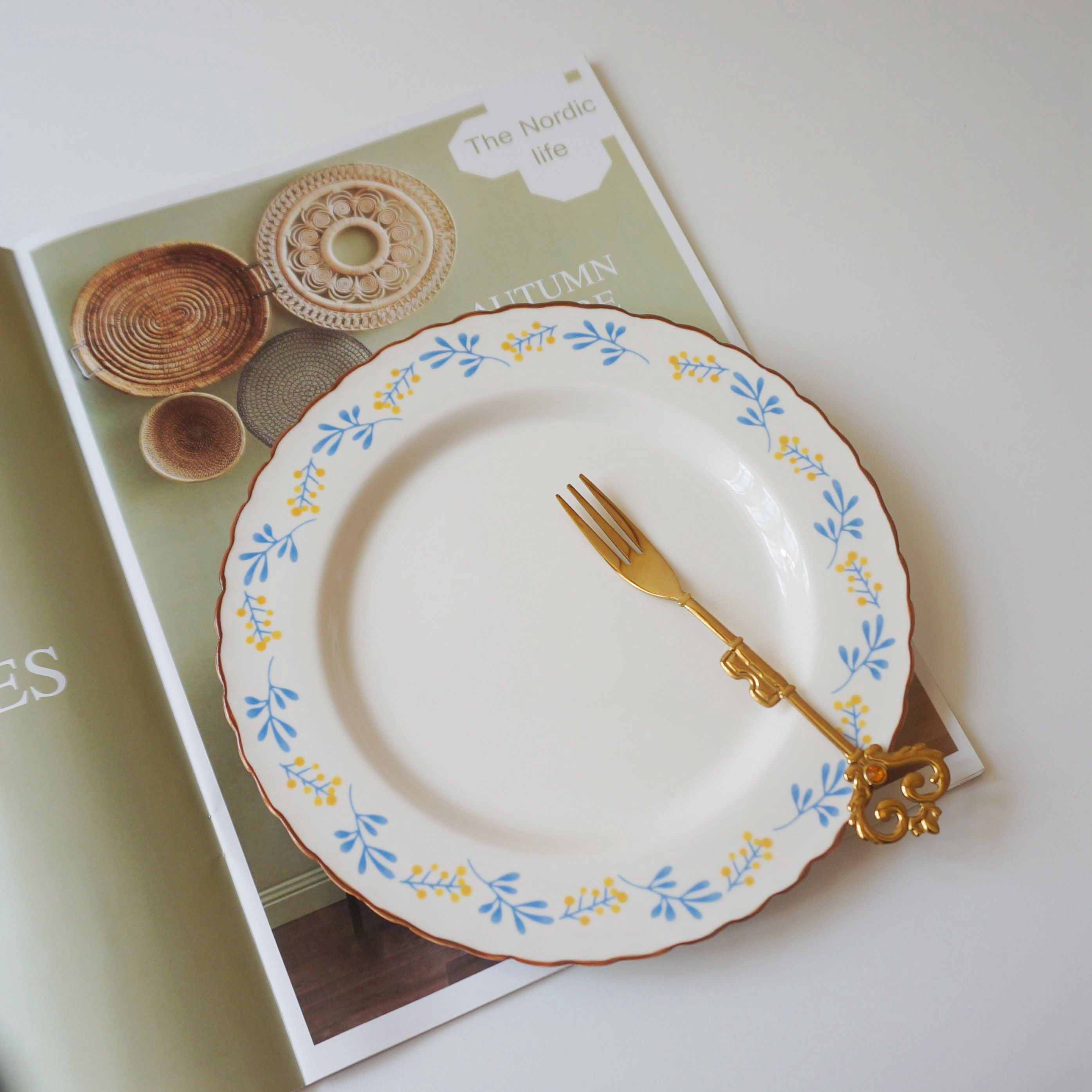 Retro wave edge ceramic raspberry flower plate cake breakfast plate western food steak flat plate creative plate fruit