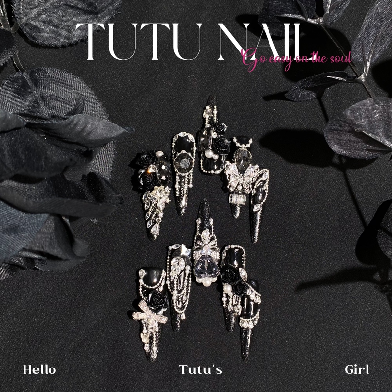 【Dark Night Rose】Tutu Nail Handmade Wearable Autumn and Winter Whitening Nail Art Heavy Craft Black Carved Long Style Steel Beads