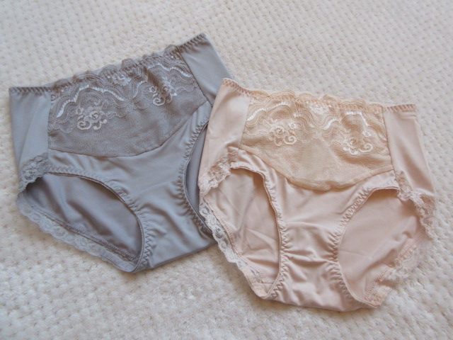 Spring and summer new bag hip skin-friendly soft milk silk seamless lace edge bag hip mid-high waist triangle ladies panties