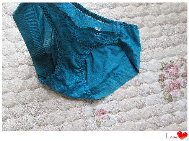 Foreign trade Korean single triangular no-scratches special price Peacock blue underpants low waist sexy pants head
