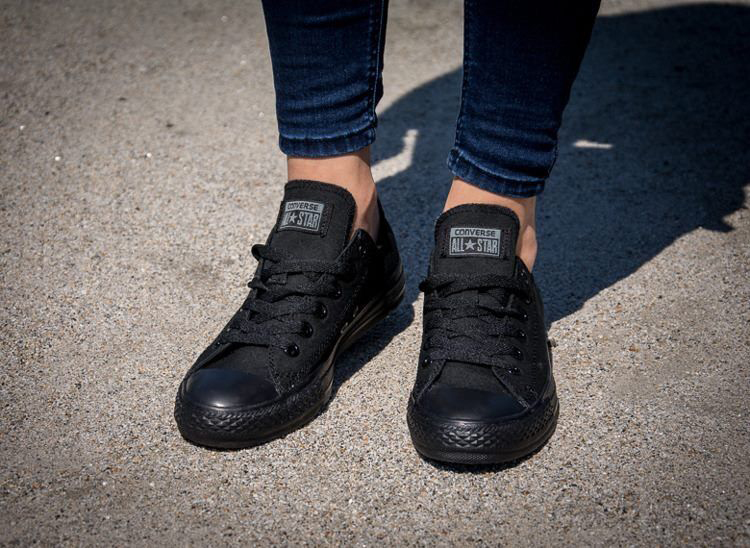 Converse All Star Giày vải cổ điển Đàn ông và phụ nữ Cao giúp đôi giày Tất cả đen cao 1Z588 giày sneaker nam chính hãng