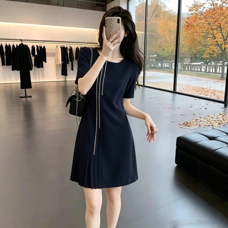 Fat Girl's New Summer Dress, Commuter Style Black Dress, Women's Short-Sleeved Pleated Skirt, Slimming and Fashionable Plus Size Skirt Fat Girl's New Summer Dress, Commuter Style Black Dress, Women's Short-Sleeved Pleated Skirt, Slimming and Fashionable Plus Size Skirt