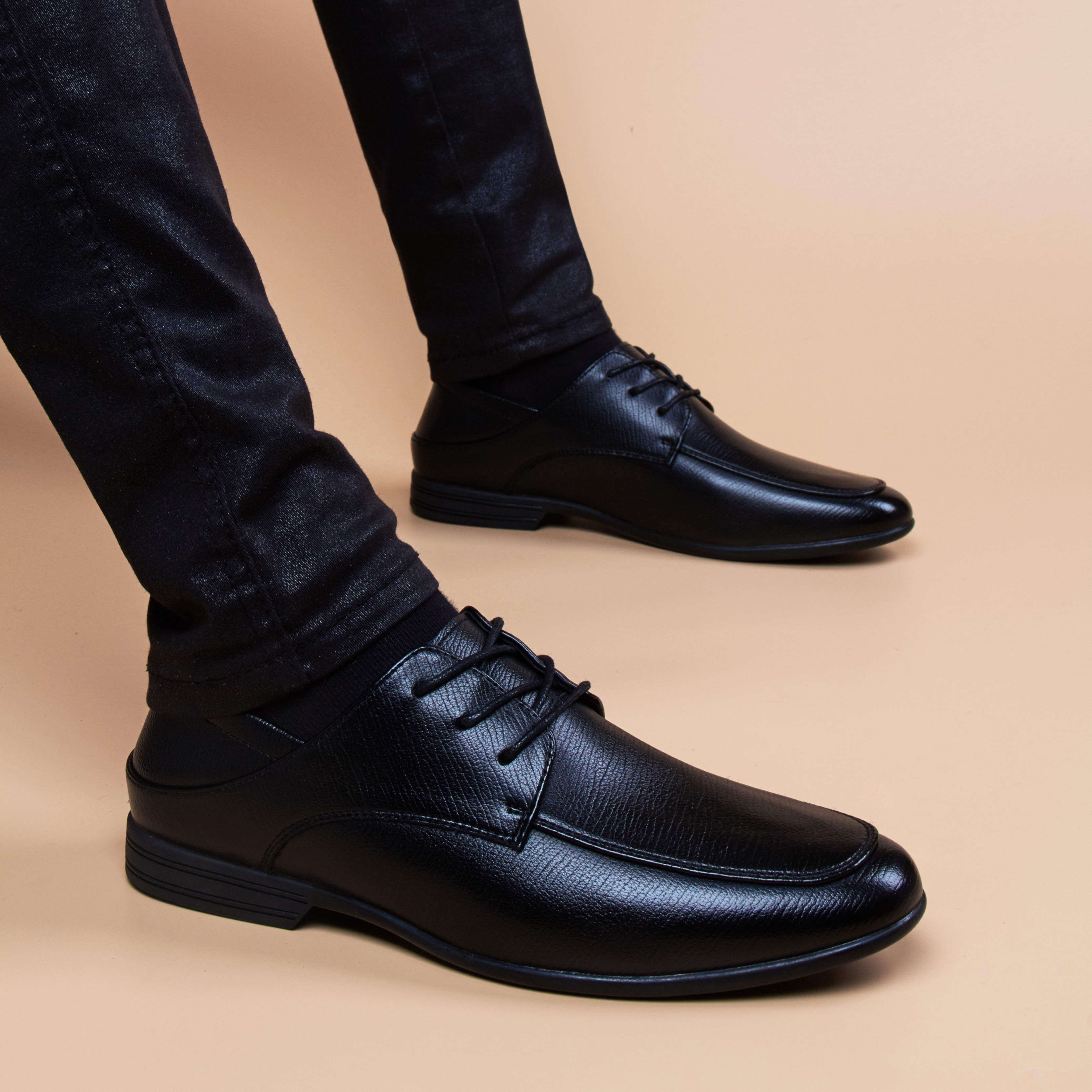 Tide brand leather shoes men's business casual shoes Korean version black pointed toe inner heightened classic British fashion wedding shoes