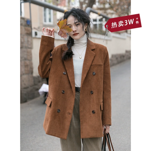 Вельветовый дизайнерский весенний коричневый пиджак классического кроя, тренд сезона, изысканный стиль