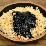 Корейская жареная лапша лапша Трех -жареная жареная лапша соус Аутентичный корейский