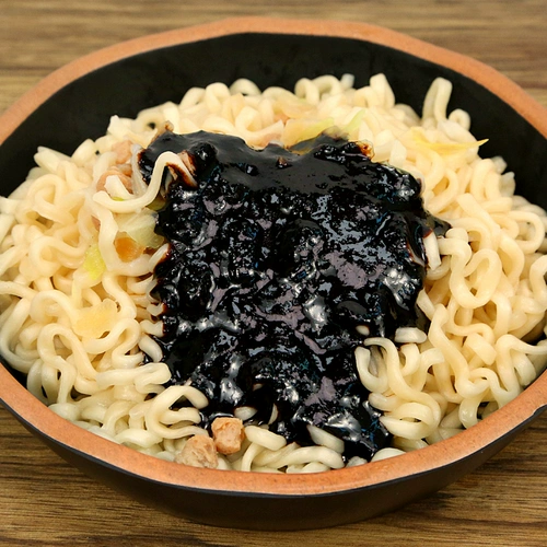 Корейская жареная лапша лапша Трех -жареная жареная лапша соус Аутентичный корейский