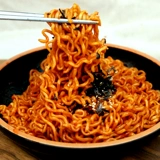 Южная Корея Санчхонская Турция Лапша 140G Три -осаженная извращенная пряная куриная ароматная рамен Рамэн Фарена