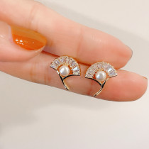 925 sterling silver ear needle simple ginkgo leaf natural freshwater pearl stud earrings women hypoallergenic compact fashion earring