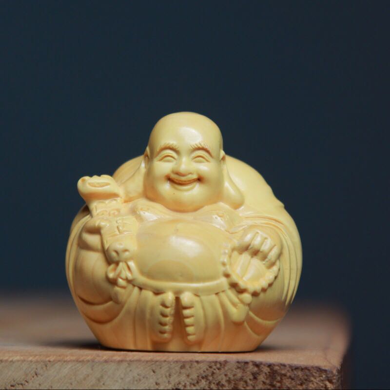 Climber Yellow Poplar Wood Carving Little Buddha hands a piece of the Play Craft Gift Pendulum to the Buddha Mall and the Buddhist statues of the Buddha