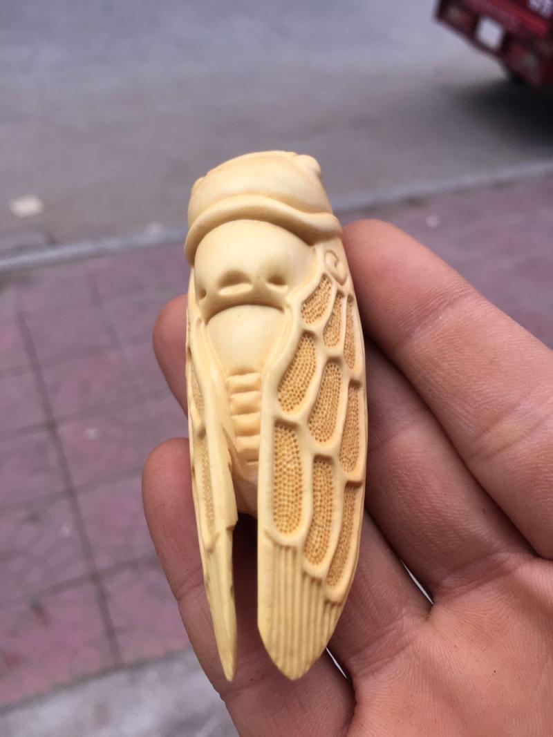 Yellow poplar wood carving cicatrice with stunning whole material hand solid wood engraving craft gift pendulum decorated with car pendant