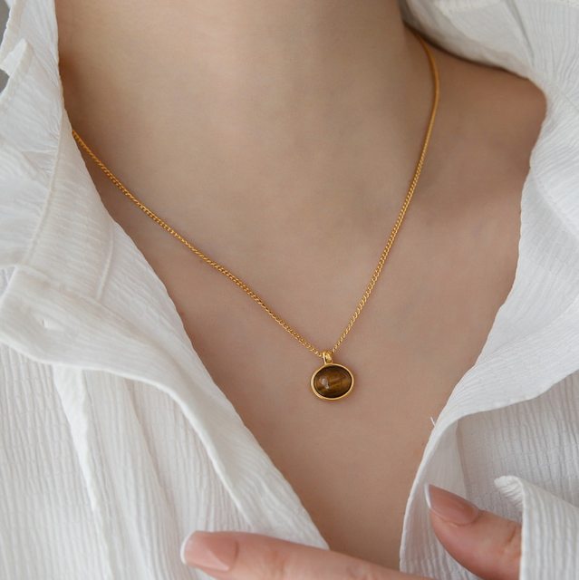 Retro oval natural tiger eye stone crystal necklace female collarbone chain does not fade niche light luxury high-end Valentine's Day